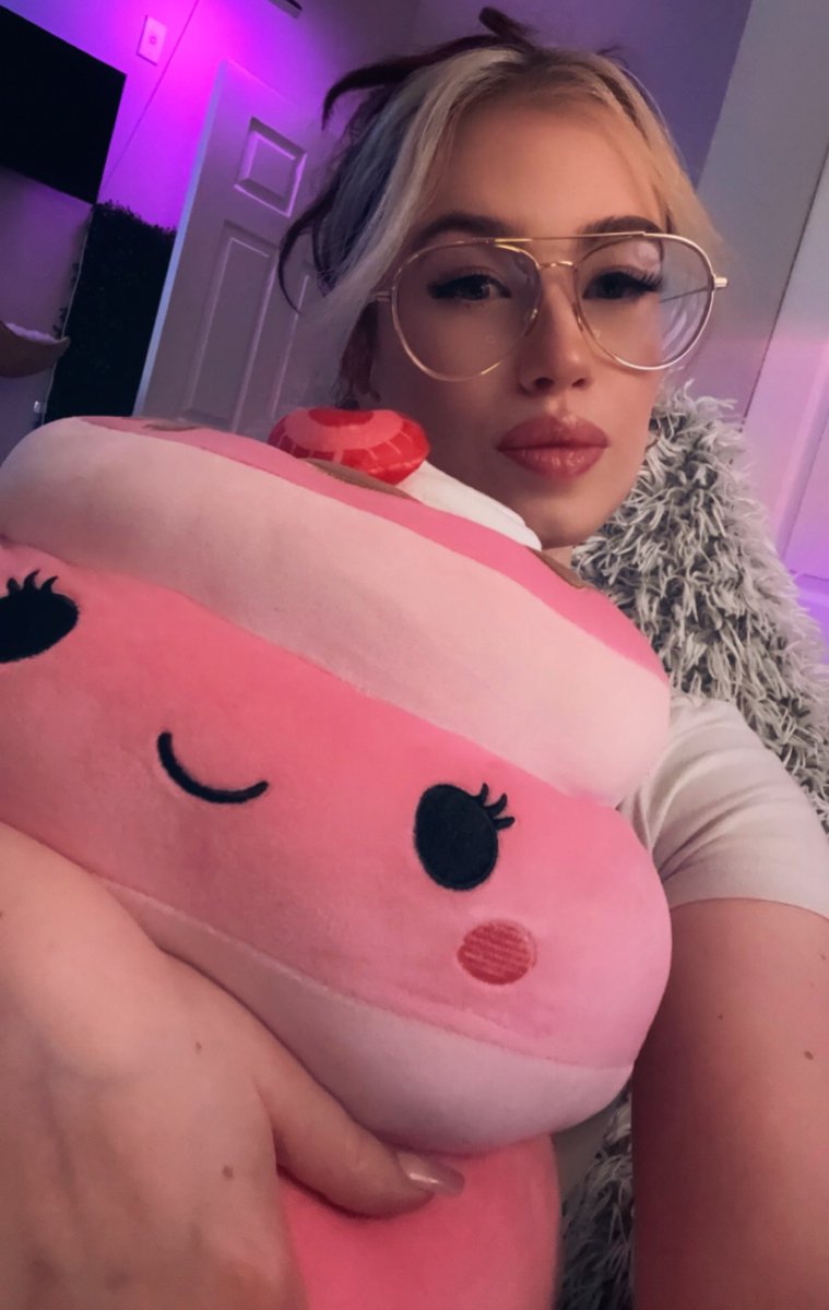 sugah_cookies's tweet photo. ✨Live ✨

I’m scared! 🙈 are you? 💕 have my favorite squishmellow for the new game : Outlast Trials 

Come by to say hi or drop a follow:
💜 https://t.co/3G3FfPAf48

#twitch #outlasttrials #twitchcommunity #horror https://t.co/kw9ZmAyxB5