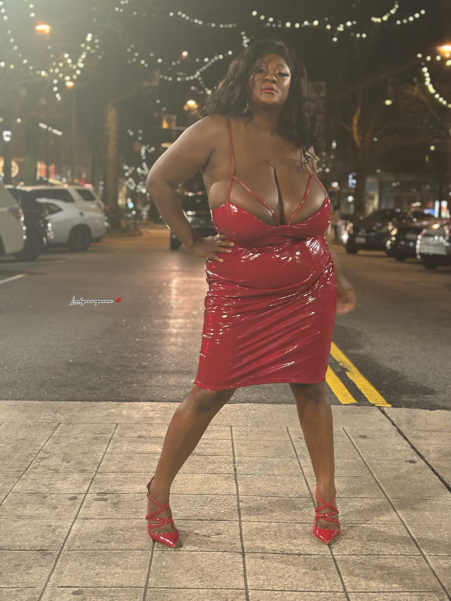 3 pic. Hotter than a street light 🥵 https://t.co/uBdE66SydI
