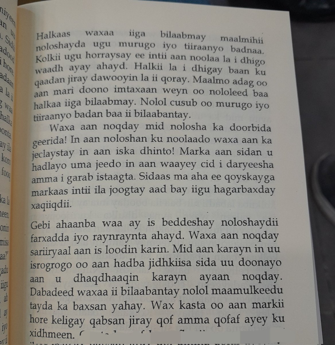 Buuga uu qoray  Maxamed Haldoor ee aan xala ka qeyb galay nuxurkiisa ugu weyn ee markiiba indhahayga ay qabteen waxaa ka mid ah ereyadan dareenka xanuunka leh ay ka midka yihiin.

"Maalmo Daran"
#Haldoor
#hadhiwaa
#Somalia