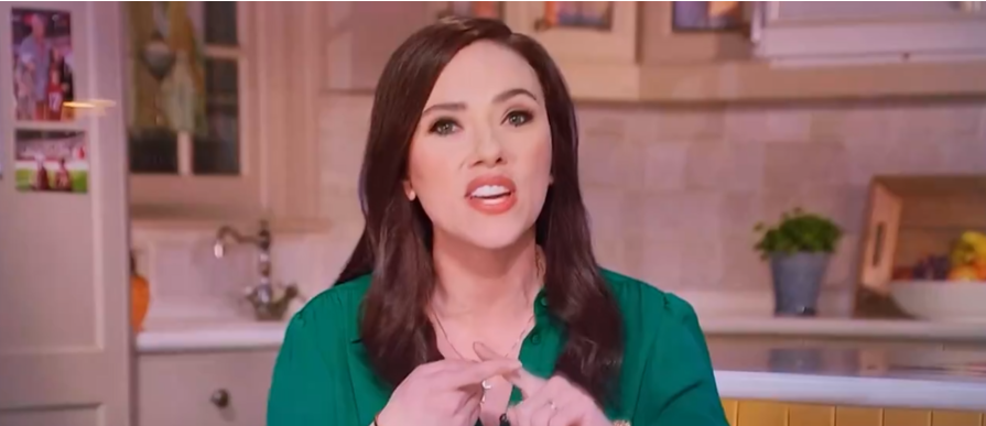 DonnaYoungDC's tweet photo. "I'm a mom & like any mom I'm going to do a pivot out of nowhere to a shockingly violent story about sex-trafficking. And rest assured every detail about it is real, except the year, where it took place & who was president when it happened."
#SNL #SNLcoldopen #SOTU #KatieBritt https://t.co/OZGGniCpUU