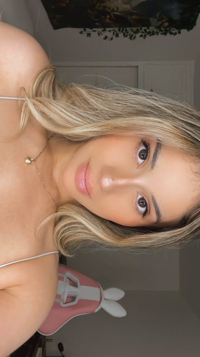 Baeley 🌺 tweet media