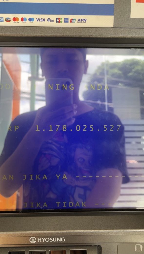 KevinDndr's tweet photo. @pantherkuningg @tanyakanrl Iphone 13 white 128gb garansi on indo until agust 24. Bh 99%. Mulus normal like new 99%. Price dm gais https://t.co/0mqdvbOOeC