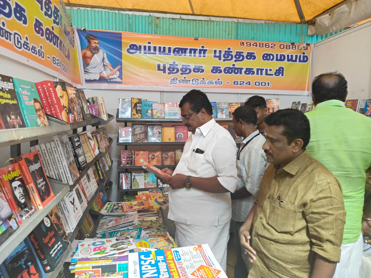 ThangaTamilselv's tweet image. நேற்று தேனியில், தமிழ்நாடு அரசின் சார்பில் நடைபெற்று வரும் புத்தகத் திருவிழாவை பார்வையிட்டு, புத்தக வாசிப்பை மாணவர்களிடம் ஊக்குவிக்கும் விதமாக பள்ளிக் கல்வித்துறையின் சார்பாக நடத்தப்பட்ட #SmartQuestion போட்டியில் வெற்றி பெற்ற மாணவ மாணவியர்களுக்கு பரிசுகளை வழங்கினேன்.

மேலும் எனது…