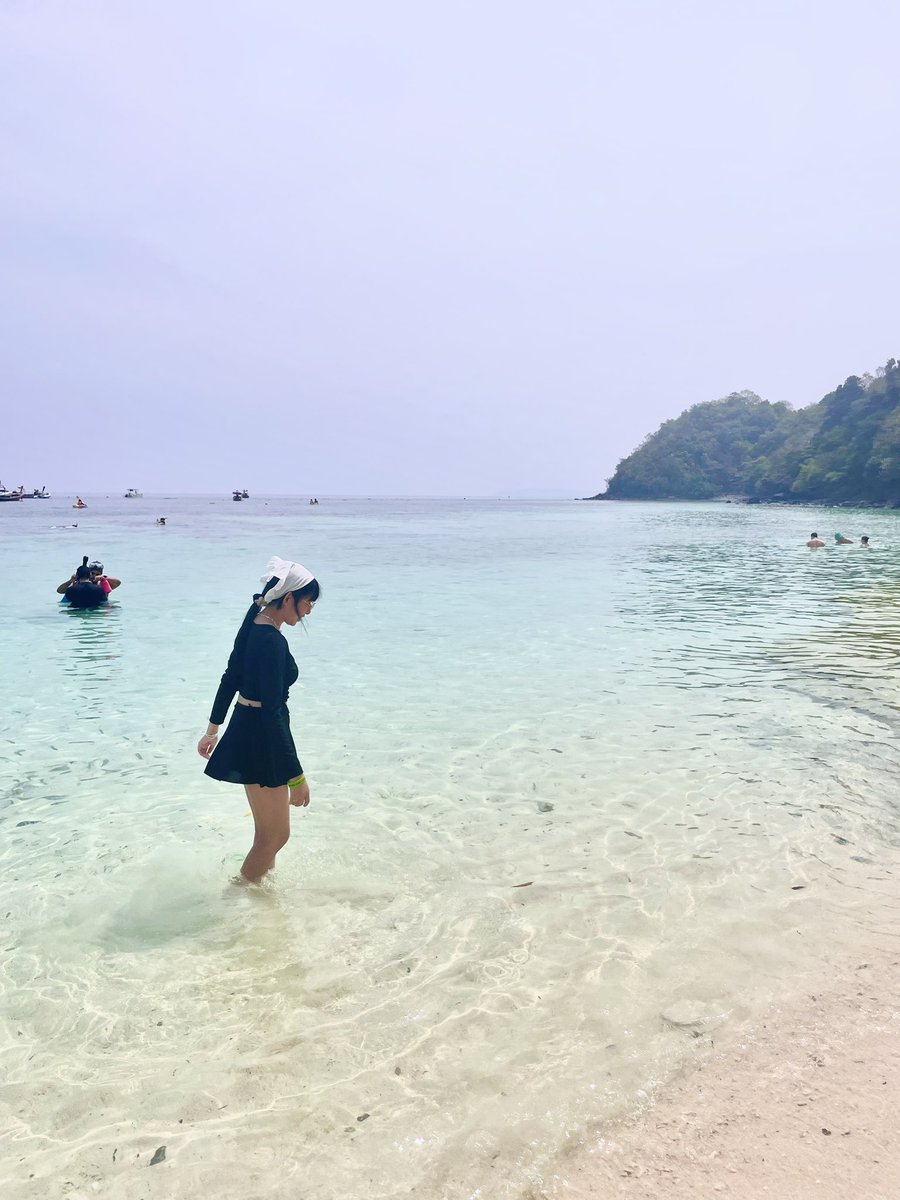 misorarine's tweet photo. outing trip with office 🏖️ https://t.co/r0d4TPbIYw
