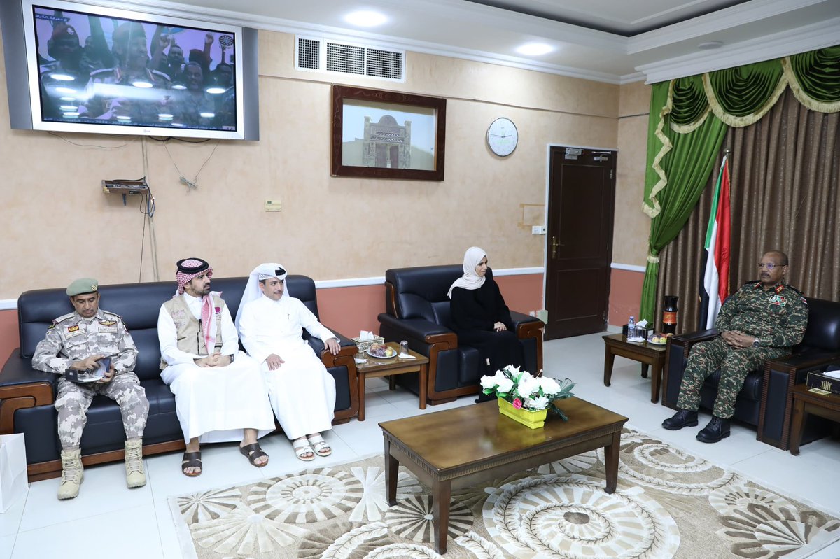 DarfurPost's tweet image. ⭕ عضو مجلس السيادة الفريق مهندس بحري مستشار #إبرهيم_جابر يلتقي بمكتبه ببورتسودان وزيرة الدولة بوزارة التعاون الدولي القطرية السيدة لؤلؤة الخاطر والتي قدمت دعم الحكومة القطرية للشعب السوداني في الأزمة الراهنة.

بورتسودان ٩/٣/٢٠٢٤ 

#السودان
#دارفور_بوست