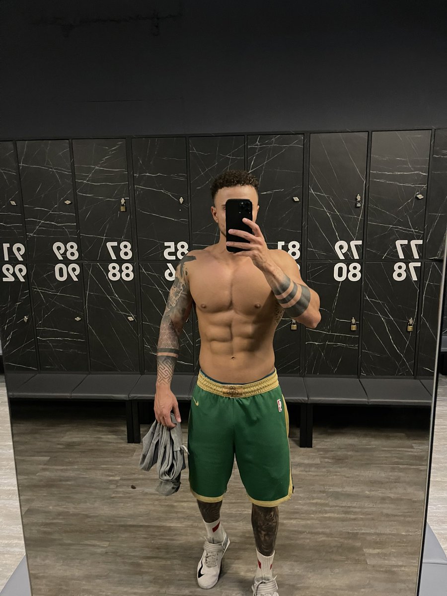 RichardDarell2's tweet photo. Live now on @chaturbate at https://t.co/yxySS02kHJ https://t.co/dlknbcSGYF