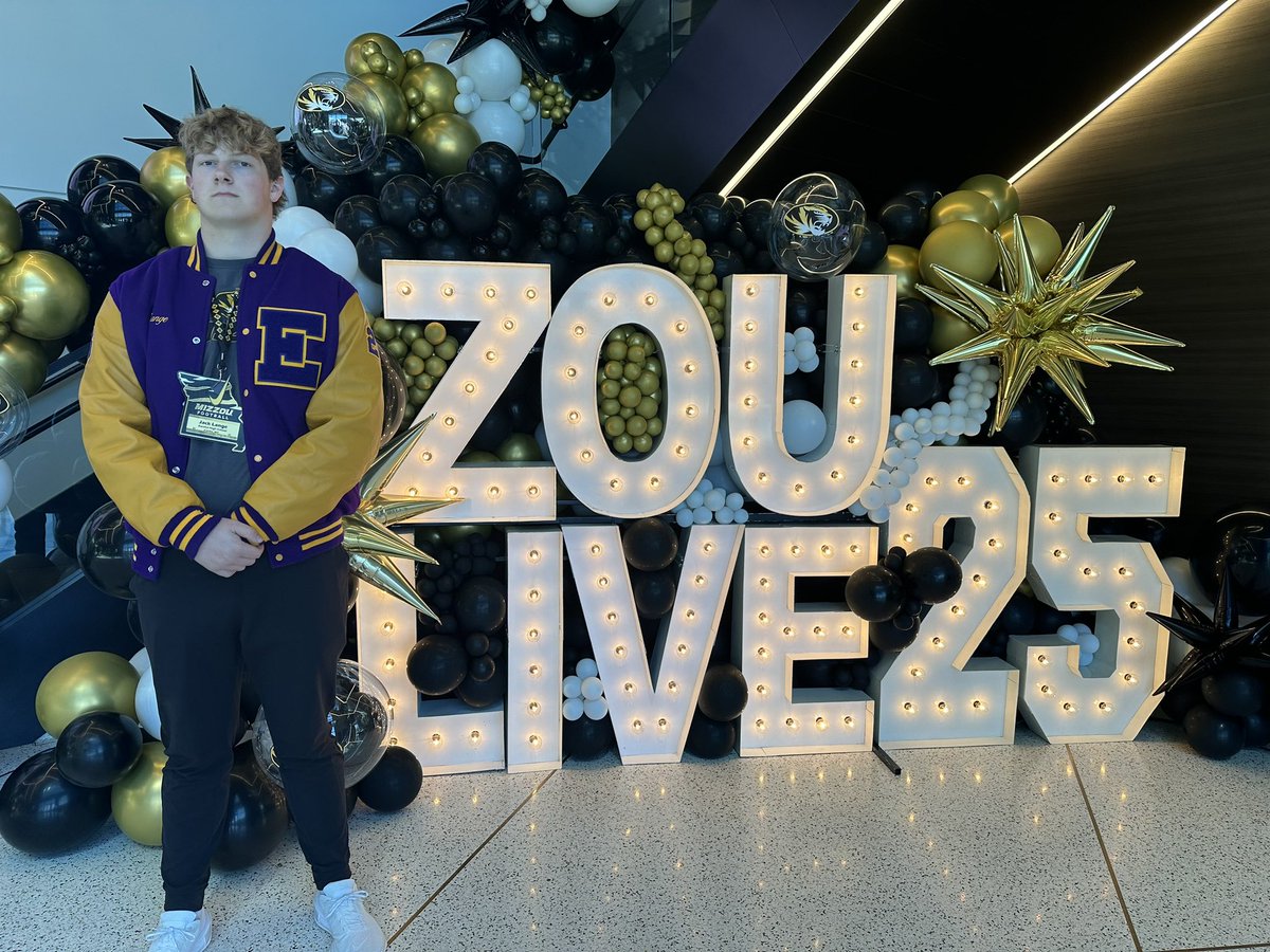 I had an amazing time in COMO! thanks to @CoachJonesB and @CoachDrinkwitz for having me and my family!!! #MIZ @MizzouFootball @BIGboehmTHEORY @MaureyBland6 @NastyWideOuts @KirbMoore