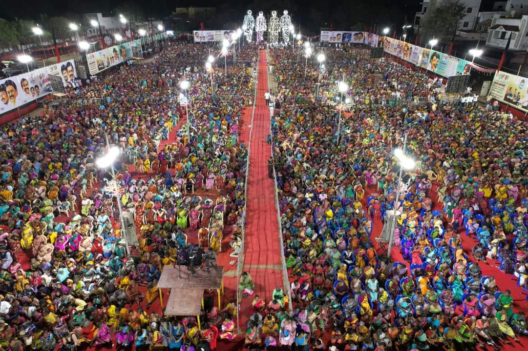 PasaPrabhu's tweet photo. மாநாடா?
 பொதுக் கூட்டமா ?
.
மதுரை தெற்கு மாவட்டம் சார்பாக திருமங்கலம் தொகுதியில் நடைபெற்ற

 கழக அரசின் சாதனை விளக்க பொதுக்கூட்டம் மற்றும் 70 லட்ச ரூபாய் மதிப்பில் நலத்திட்ட உதவி வழங்கும் விழா எங்கள் 

மதுரை தெற்கு மாவட்ட கழகச் செயலாளர் அண்ணன் சேடப்பட்டி மணிமாறன் அவர்கள் ஏற்பாட்டில் நடைபெற்றது 

இதில் அமைச்சர்கள் கே என் நேரு மற்றும் பி மூர்த்தி ஆகியோர் கலந்து கொண்டு சிறப்புரை ஆற்றினார்

கண்ணுக்கு எட்டிய தூரம் 
மக்கள் வெள்ளம்