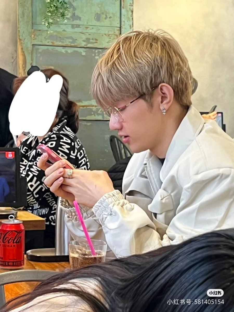 sunghaobin's tweet photo. haobin spotted eating a meal together today OH MY GODDDD 😭😭 and drinking zero cola https://t.co/w1jW67c0m4