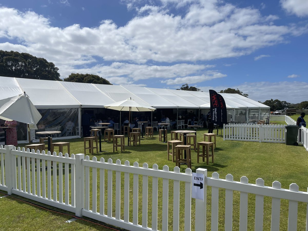 Exciting to be covering the inaugural edition of the Bluff Knoll in Albany today. 

Lovely conditions on course, a couple of big marquees set up and lots of punters flowing through the gates. 

Wonderful concept by @AlbanyRacing and can’t wait for the big race #BluffKnoll