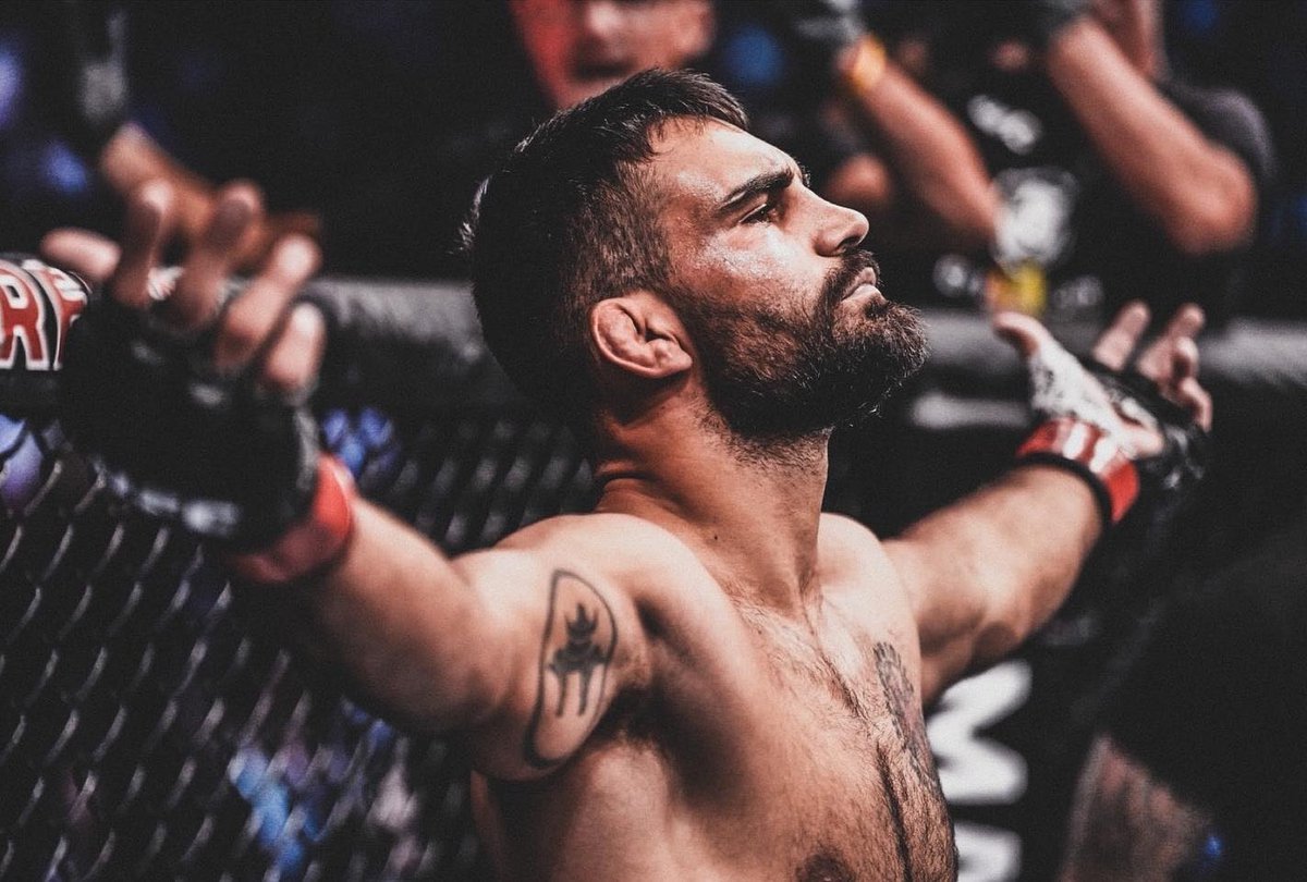 🇫🇷 Benoît Saint-Denis : 

• A 28 ans
• A débuté à l’UFC en 2021
• A enchaîné 5 victoires après sa dernière défaite 
• A fait un 1er round MAGISTRAL contre la légende Dustin Poirier (Numéro 3 mondial)
• A fait honneur à la France

L’ère BSD ne fait que commencer, un jour il