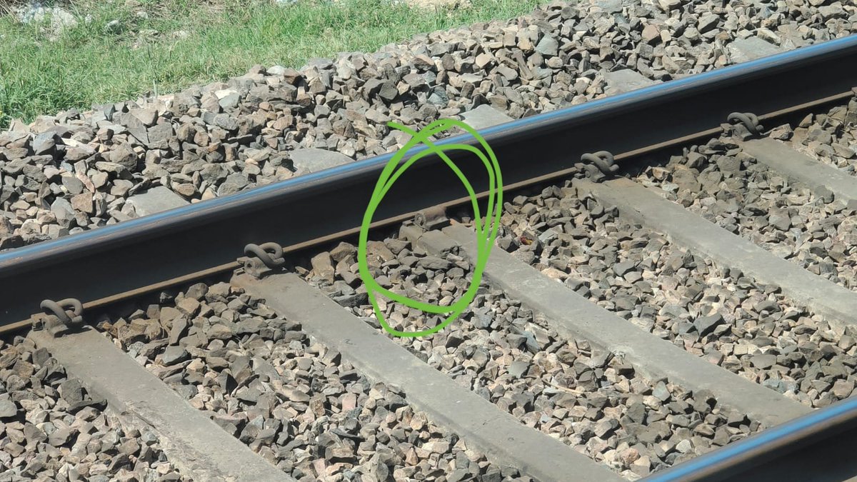 saurabh_punia's tweet image. I travelled from banaras to kanpur. Near bindki station(PILLAR NO. 973-15).I see hinges were broken down which makes the safety issue of train. so I requested you to please see and correct this ASAP.
@AshwiniVaishnaw 
@RailMinIndia 
@RailMinIndia 
@CMOfficeUP 
@narendramodi