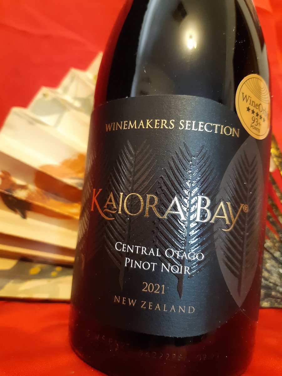 ALDI Australia 'KAIORA BAY' #centralotago 2021 #pinotnoir #winemakersrelease - Sublime fruity bouquet of cherries & florals with just a hint of spice. Ubber tasty palate, beautifully rounded, with a delightful, silky smooth finish.
Brilliant with lighter style food or on its own
