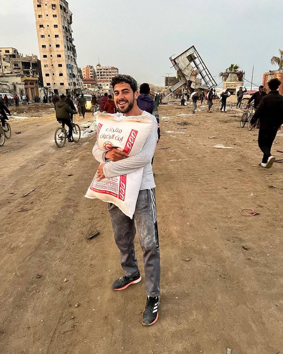 SuppressedNws's tweet photo. “After a heroic epic in which blood was shed and lives were lost, a 25-kilo of flour was obtained, thank God.
No one can imagine the extent of my happiness, after stopping eating white bread for more than three months It's like Eid...
Eid because for the first time I get a bag of flour throughout the war.
We used to fast and break our fast with animal feed, and now we got white flour. Yes, it is Eid. I am not exaggerating.
What was considered the cheapest thing you could get in Gaza, has become worth the blood of honorable people”