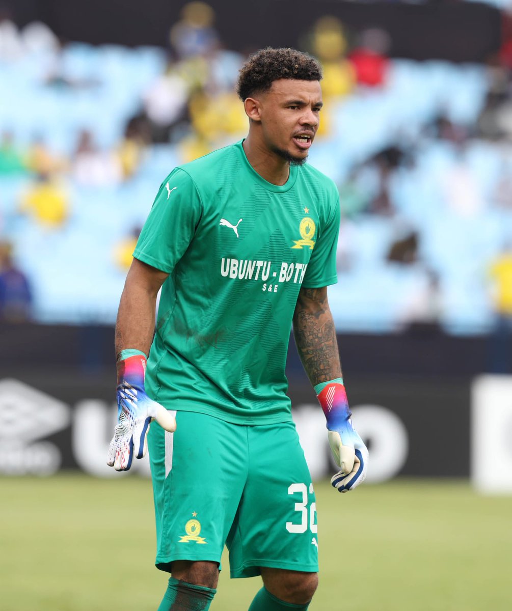 DiscoNicholas's tweet photo. Cleansheet Number  11 in League Matches .
9 Cleansheets to go🤌🤌🤌  🧤🧤🧤. 20 Cleansheets here we come. We got this Ronza. 
Ronwen "CleansheetsSpecialists" Williams 
#RonzaWethu #Sundowns #DStvPrem #WeRiseAgain  #RulaniBall #PHDCoaching #MamelodiSundownsPremierLeague https://t.co/HpqfT8oVud