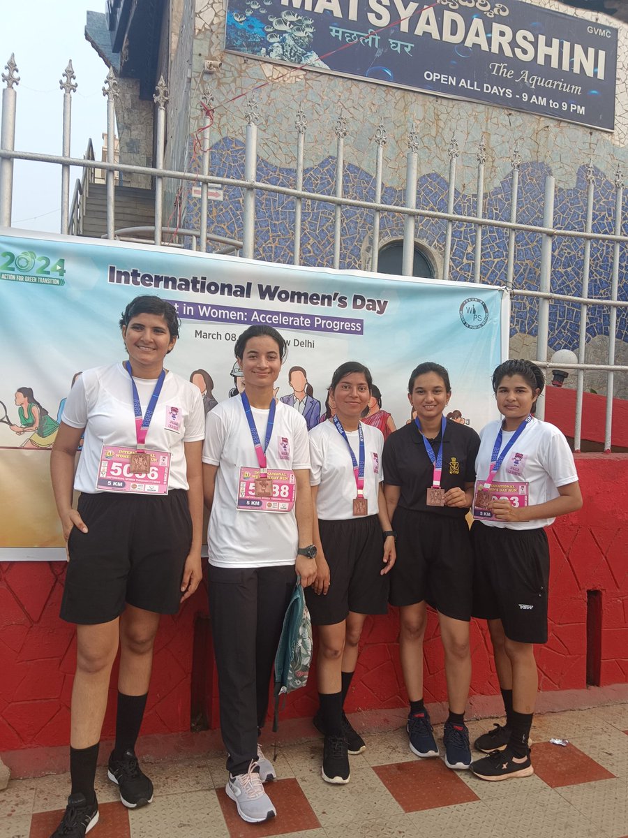 IN_Circars's tweet photo. Saluting the spirit of our Navy Agniveer who lace up their shoes to run  the extra mile on International Women's Day. Your strength and determination inspire us all.
#IN_Circars
#HQENC
#InternationalWomensDay 2024
#Agniveer
#Marathon
#Indiannavy https://t.co/YLDAfcf6j1
