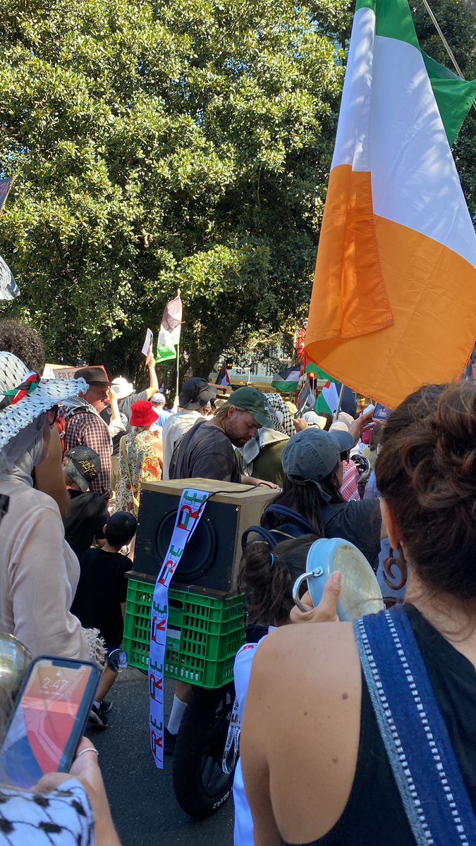 fatimah_j_'s tweet photo. Making noise with our pots and pans for the forced starvation inflicted by #israel at #sydney rally.
#EndTheAidBlockade #GazaFamine
#freegaza https://t.co/dr97qVM4sp