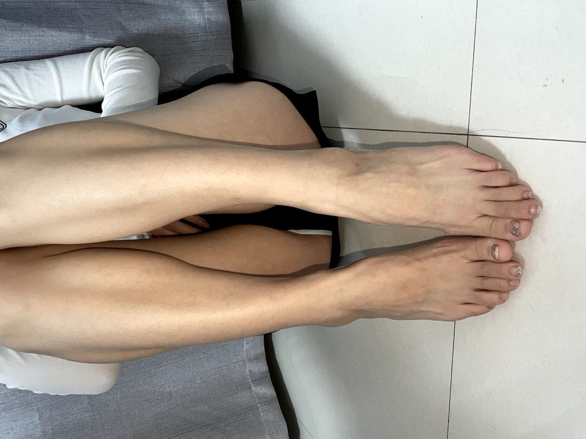 jiaoqinieku's tweet photo. 原相机下的脚 2~
#恋足 #恋足舔脚 #玉足 #裸足 #舔脚趾 #脚丫 #舔脚 #脚趾 #脚掌 #脚底板 https://t.co/31BVSHdsUs