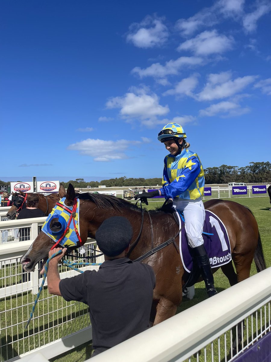Oxbridge produces another brilliant win, low-flying for trainer Stephen Sheehy and apprentice Rosie Mahony after a dominant display in race two @AlbanyRacing on #BluffKnoll day. 

It was a fifth win of the Great Southern season for Oxbridge