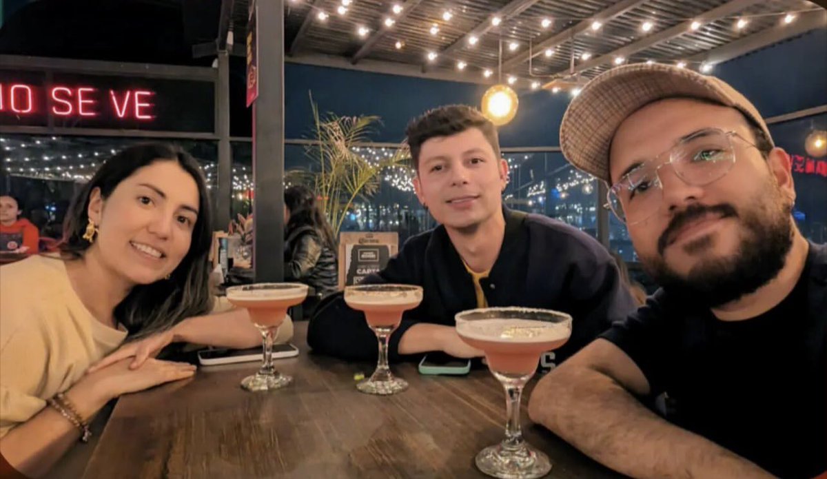 riverarango08's tweet photo. Ellos y la margarita de sandía, todo lo que está bien 🤍🤍🤍 @sergioglayton @AlejandroParr_ https://t.co/5WKEClIMG8