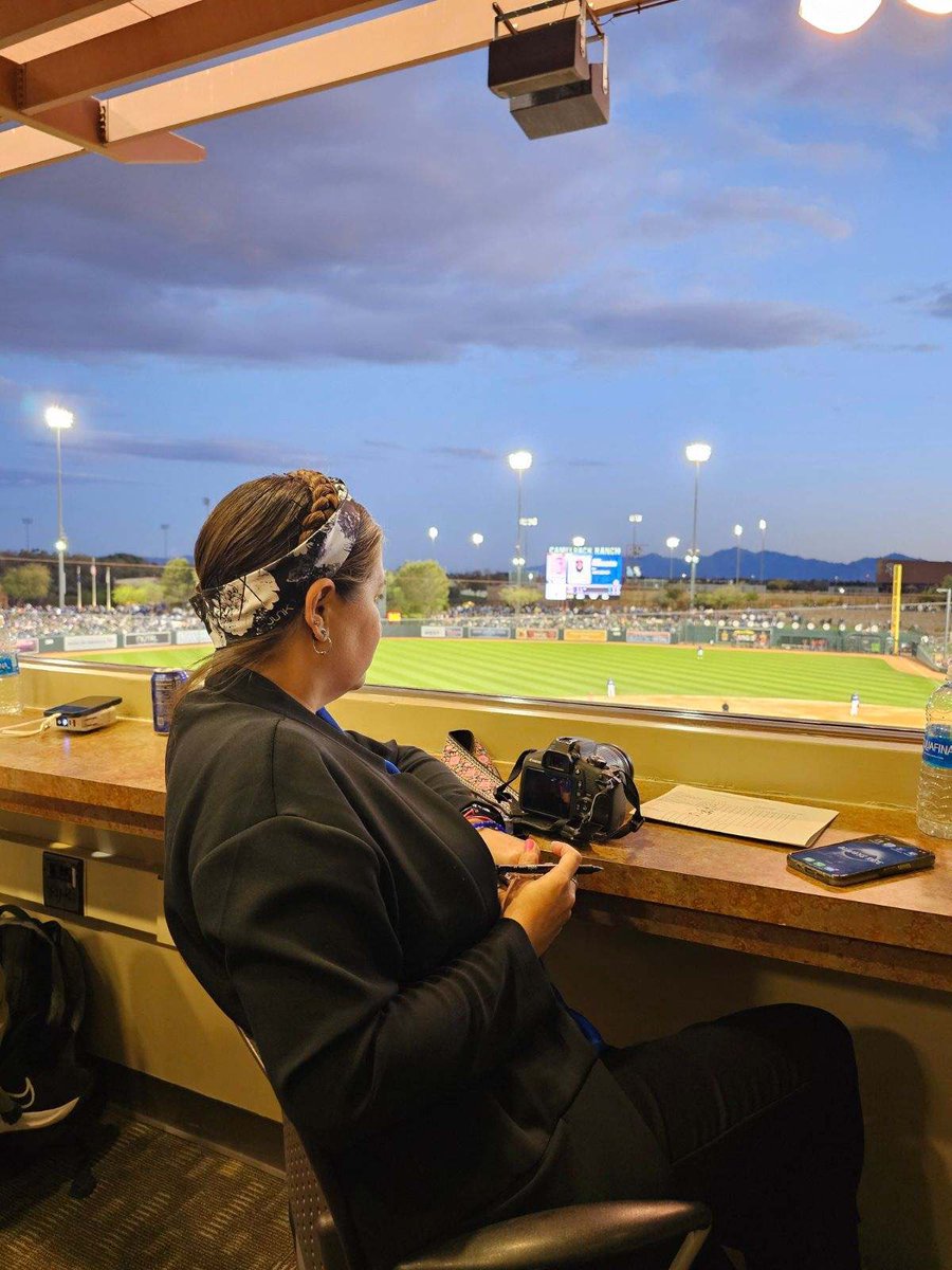 amie_cuevas_'s tweet image. #SpringTraining moments so far. 
#CamelbackRanch #CactusLeague #playingthefieldtv #Dodgers