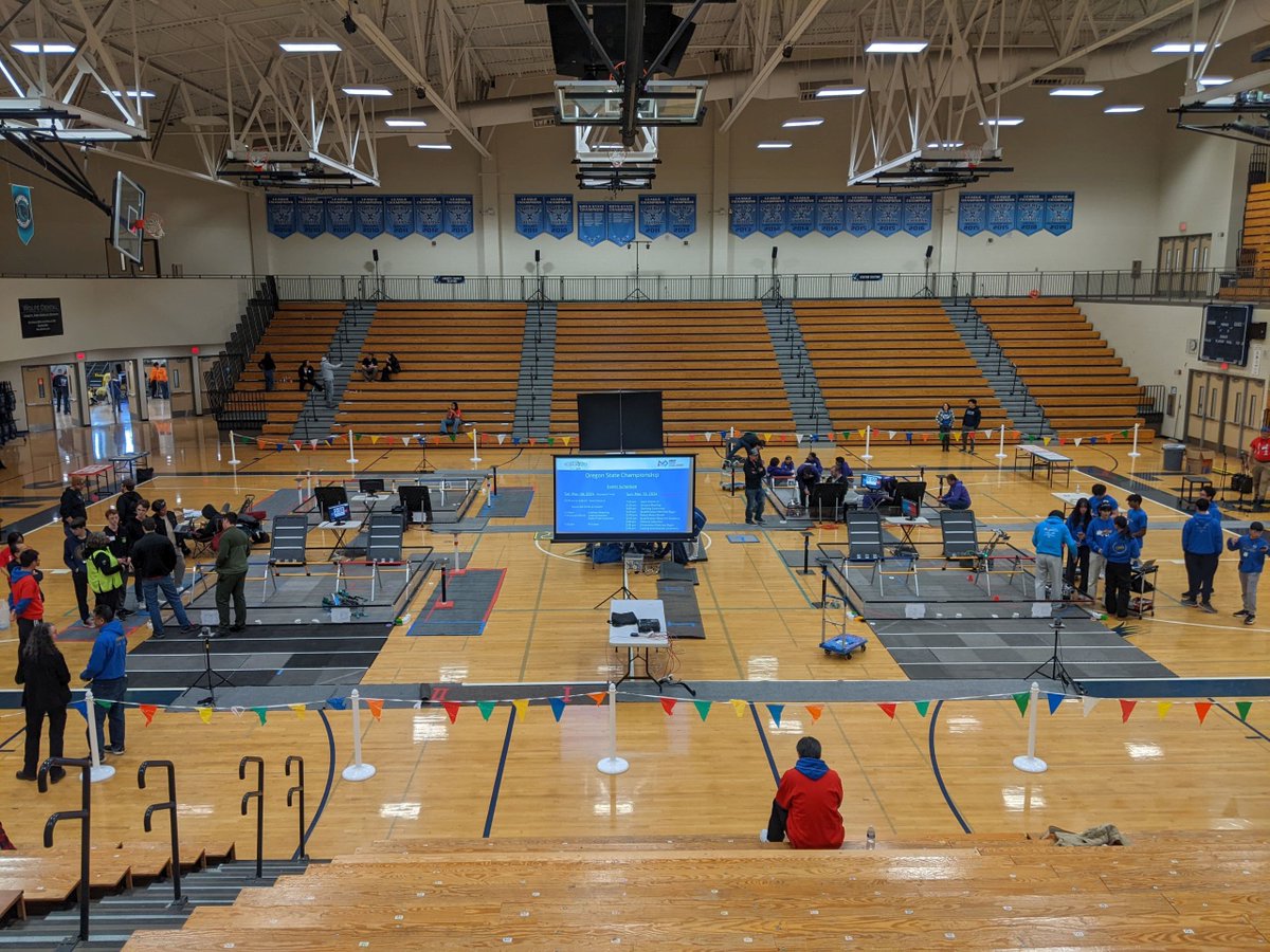 FTCNV1's tweet photo. Survived the time change, now repping Nevada at the @FIRST_Oregon  FTC State Championship! 48 @FTCteams, but only 4 slots to #FIRSTChampionship!  So many good teams here that some world-class teams will be staying home!

It's gonna be 🔥🎆!

#CENTERSTAGE
#omgrobots
@fox12oregon https://t.co/EOEg2Xyv0H