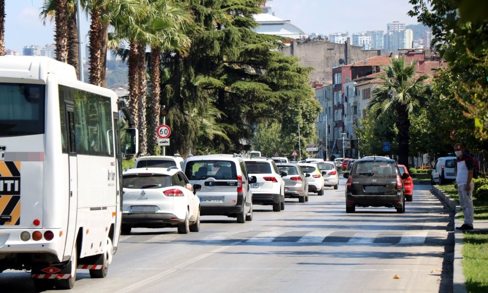habercomsosyal's tweet photo. Samsun'da bir kişi 'Namusumuzu temizledim' diyerek akrabasını öldürdü. Teslim olmaya giderken canlı yayın açıp...
#haber #sondakika #Samsun #Bafra #MügeAnlı #MügeAnlıileTatlıSert #cinayet #canlıyayın #sosyalmedya #3sayfa https://t.co/sJbfUIqEGX