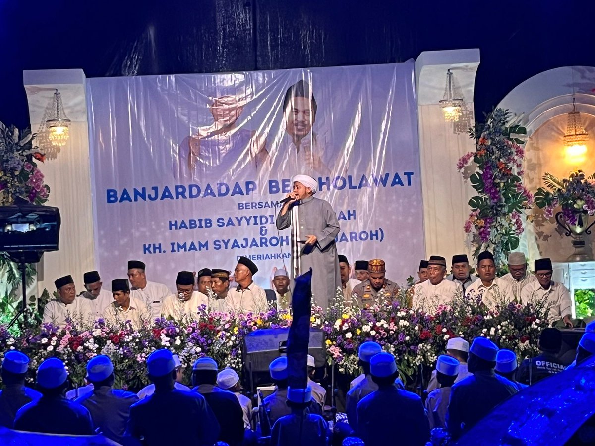 humas_btapan's tweet image. Anggota Polsek Banguntapan Polres Bantul pengamanan pengajian pengamanan Pengajian dan Sholawat menyambut Ramadhan di Masjid Manasikana Potorono Banguntapan. 

#pengajian #sambutramadhan #potorono #polsekbanguntapan #polresbantul