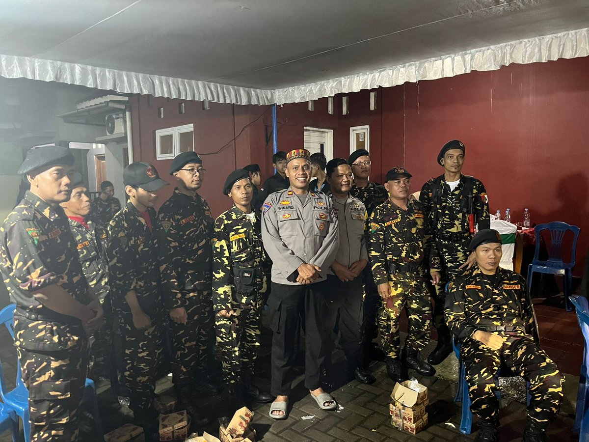 humas_btapan's tweet image. Anggota Polsek Banguntapan Polres Bantul pengamanan pengajian pengamanan Pengajian dan Sholawat menyambut Ramadhan di Masjid Manasikana Potorono Banguntapan. 

#pengajian #sambutramadhan #potorono #polsekbanguntapan #polresbantul