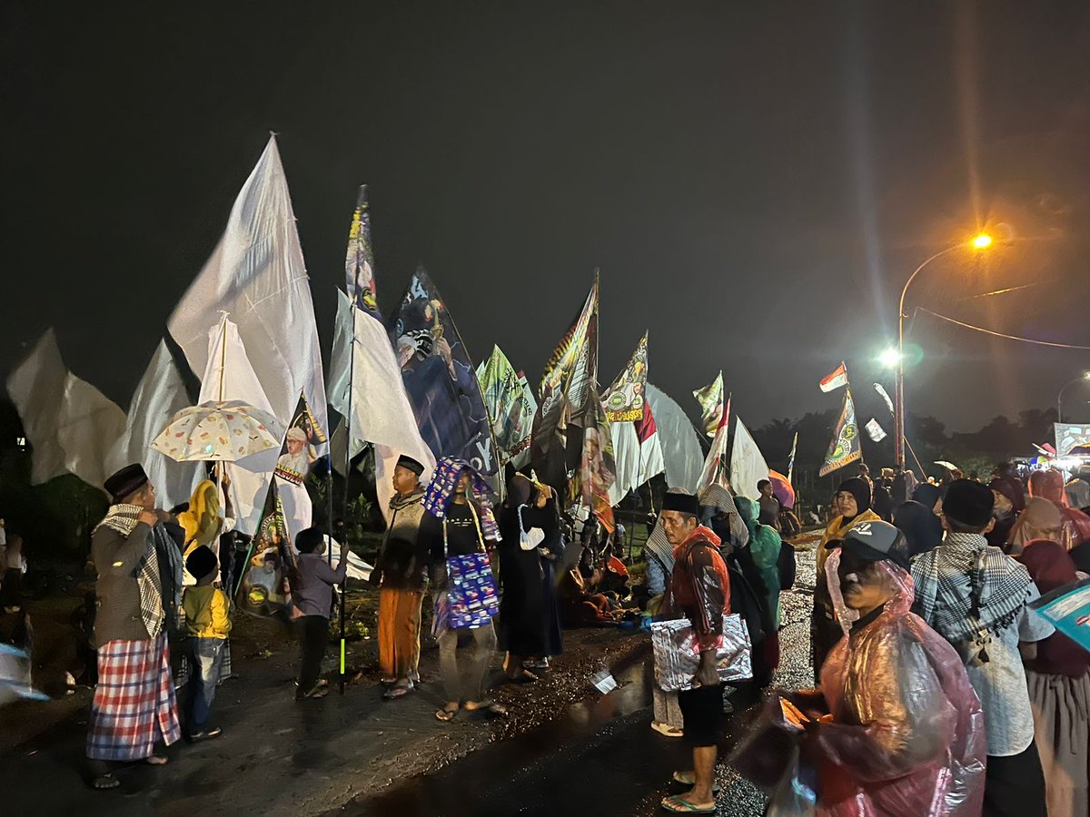 humas_btapan's tweet image. Anggota Polsek Banguntapan Polres Bantul pengamanan pengajian pengamanan Pengajian dan Sholawat menyambut Ramadhan di Masjid Manasikana Potorono Banguntapan. 

#pengajian #sambutramadhan #potorono #polsekbanguntapan #polresbantul
