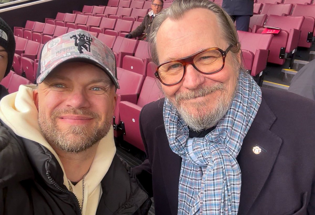 DLLMUFC's tweet image. Great to see #garyoldman at old Trafford yesterday. #TrueRomance is my favourite film of all time. Nothing comes close. Whilst Drexel to me, he’s #siriusblack the my kids. Amazingly talented man! Thank you 🙏🏼