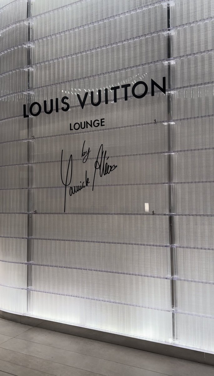 Vuittots's tweet photo. Louis Vuitton Lounge by Yannick Alléno https://t.co/Dbgmztou4A