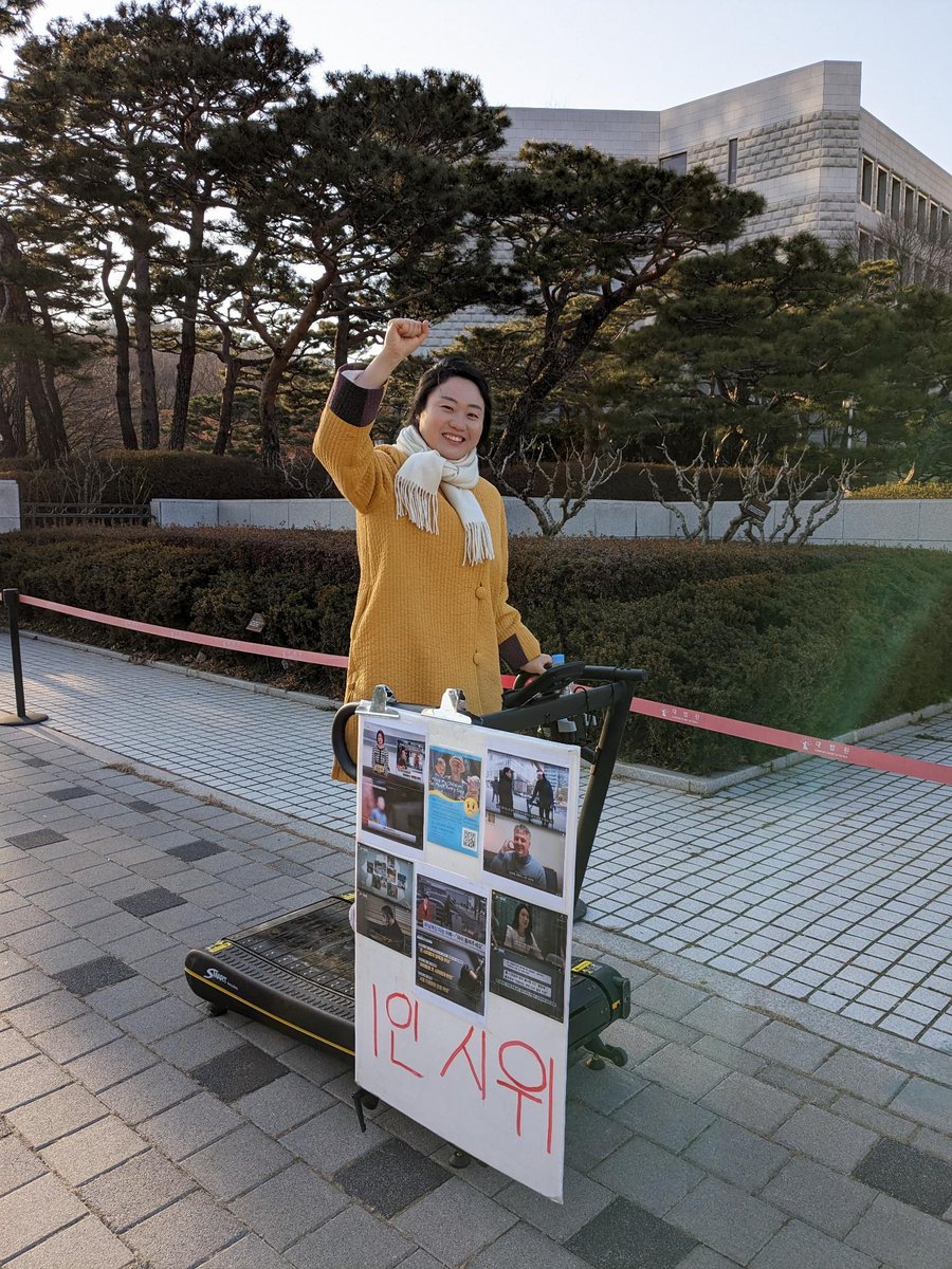 november13_org's tweet image. For more than three years now, my Korean interpreter &quot;MJ&quot; has played a vital role in the efforts to reunite me with my son and daughter. #koreaninterpreter #통역사 #ittakesavillage #allstarteam