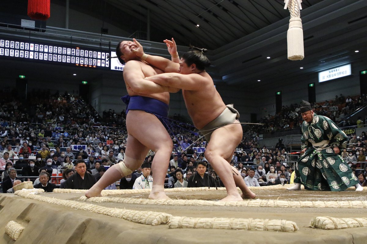 大相撲三月場所 初日の様子＞ 十両取組 #若隆景（1勝0敗）押し出し