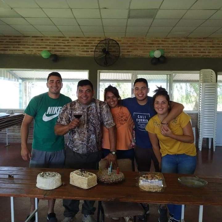 JonatanFunes1's tweet photo. Te extraño papi, gracias por la herencia de familia que me dejaste. https://t.co/NkrJ30qxWS