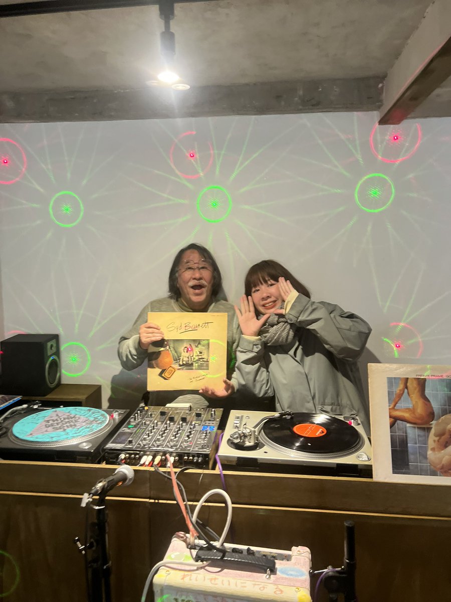 AnyonesThere_tw's tweet photo. 今夜は私も少し曲を歌いますよ！ https://t.co/KHcSEPWZQm