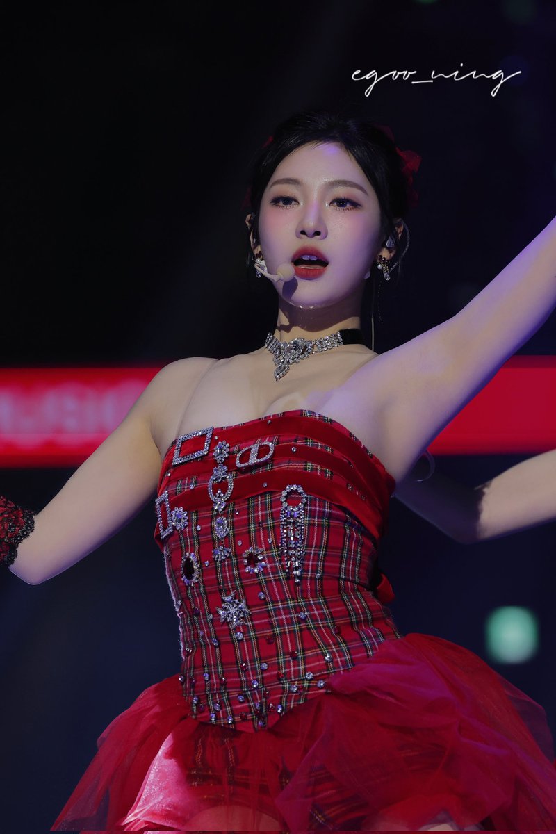 Ego_ning_'s tweet photo. 231202 mma 

ningning ＝ princess👸

#宁艺卓 #NINGNING #닝닝 
#ニンニン #aespa #에스파 https://t.co/bP9c1ibW7a