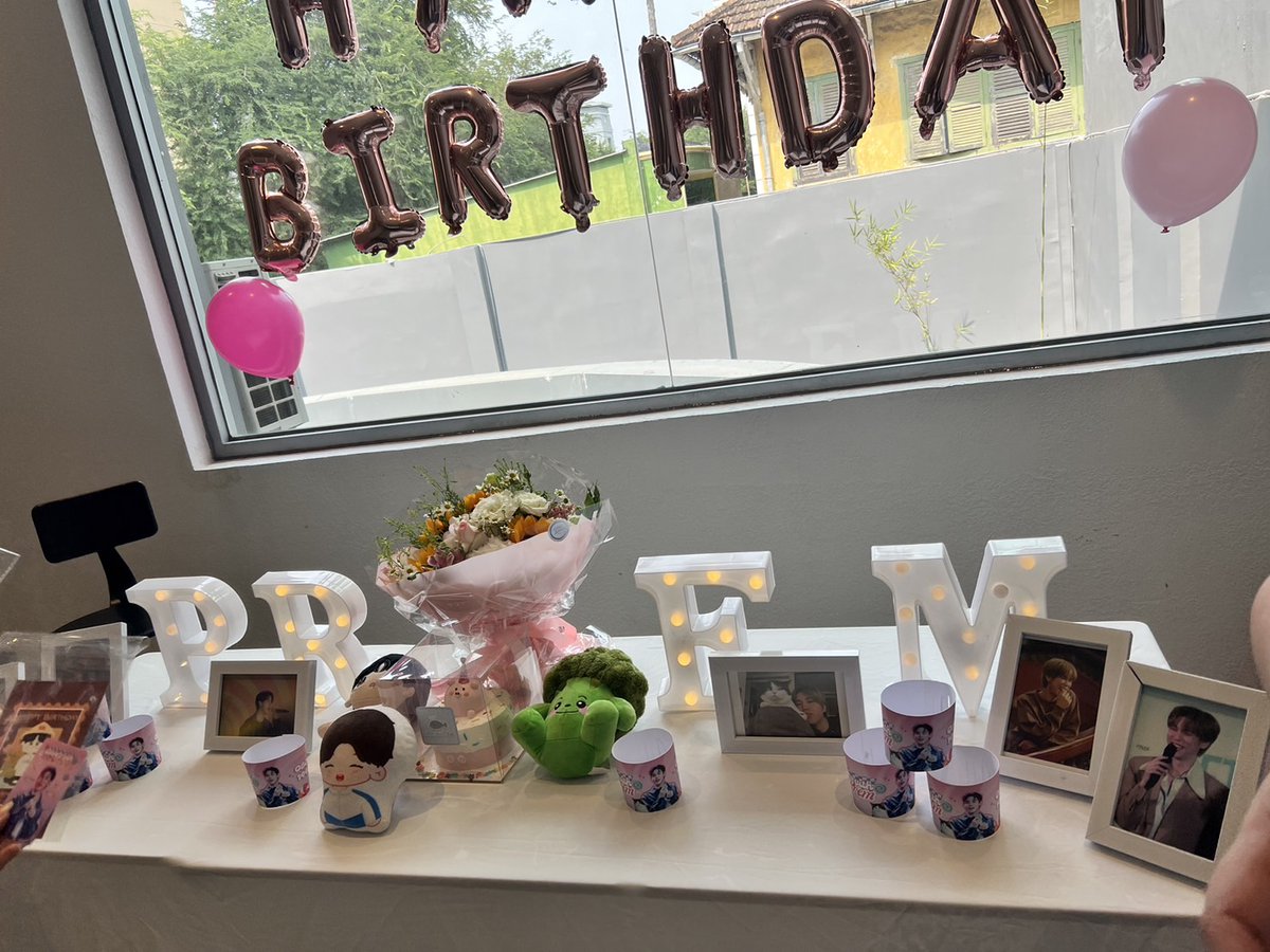 premwarut_vnfp's tweet photo. SWEET with PREM - Birthday Gathering 2024 🎂
Cùng nhau check in và gửi lời chúc vào hashtag thật nhiều cho Anh nhà đọc nhó
#prem_space
#SweetWithPremHB26th https://t.co/RM3sIU0ZRs