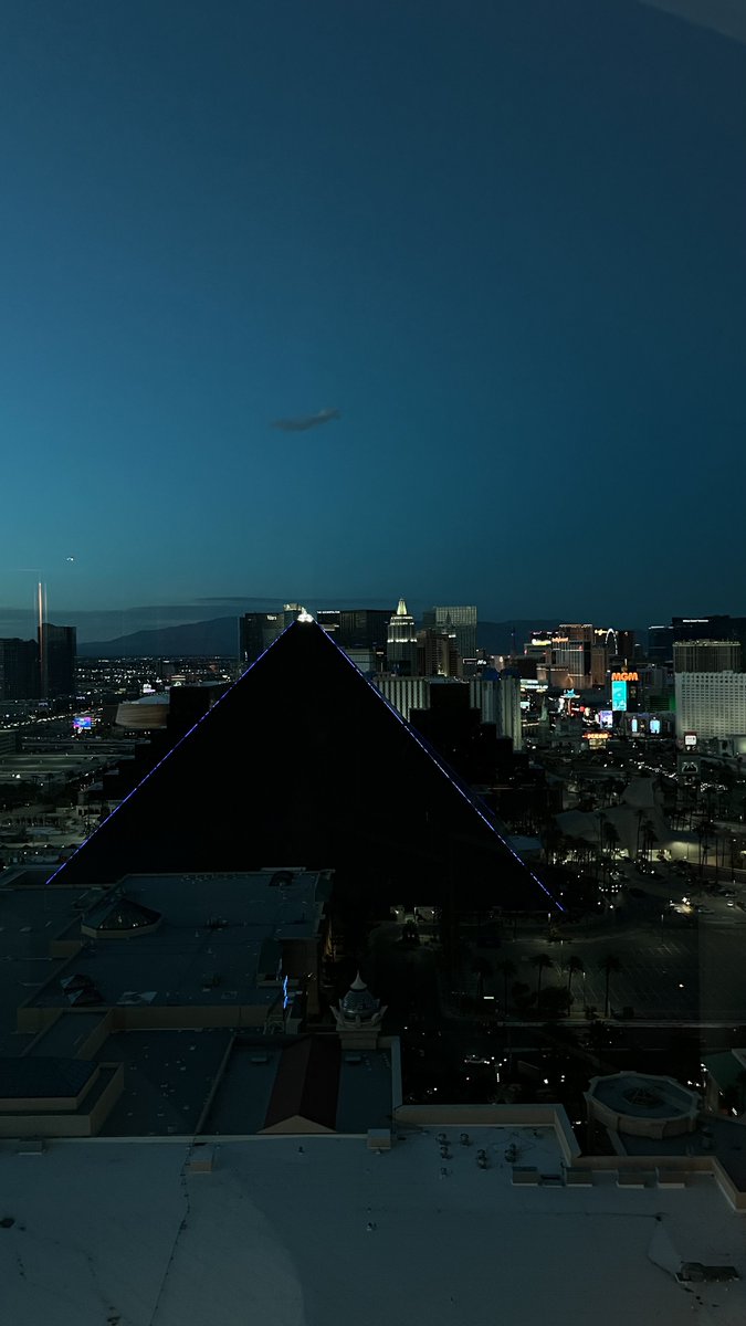 JohnHodge78's tweet photo. #LasVegas #Vegas https://t.co/8rtO9EQLNa