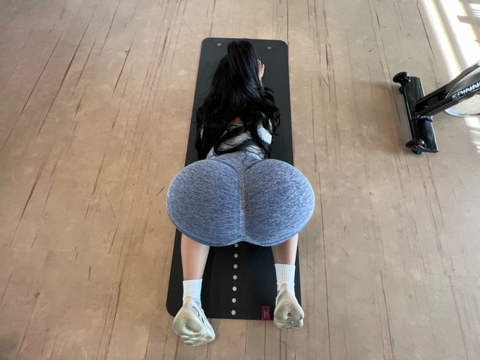 are you ready for a workout together ?? https://t.co/FtCtwMnOUK