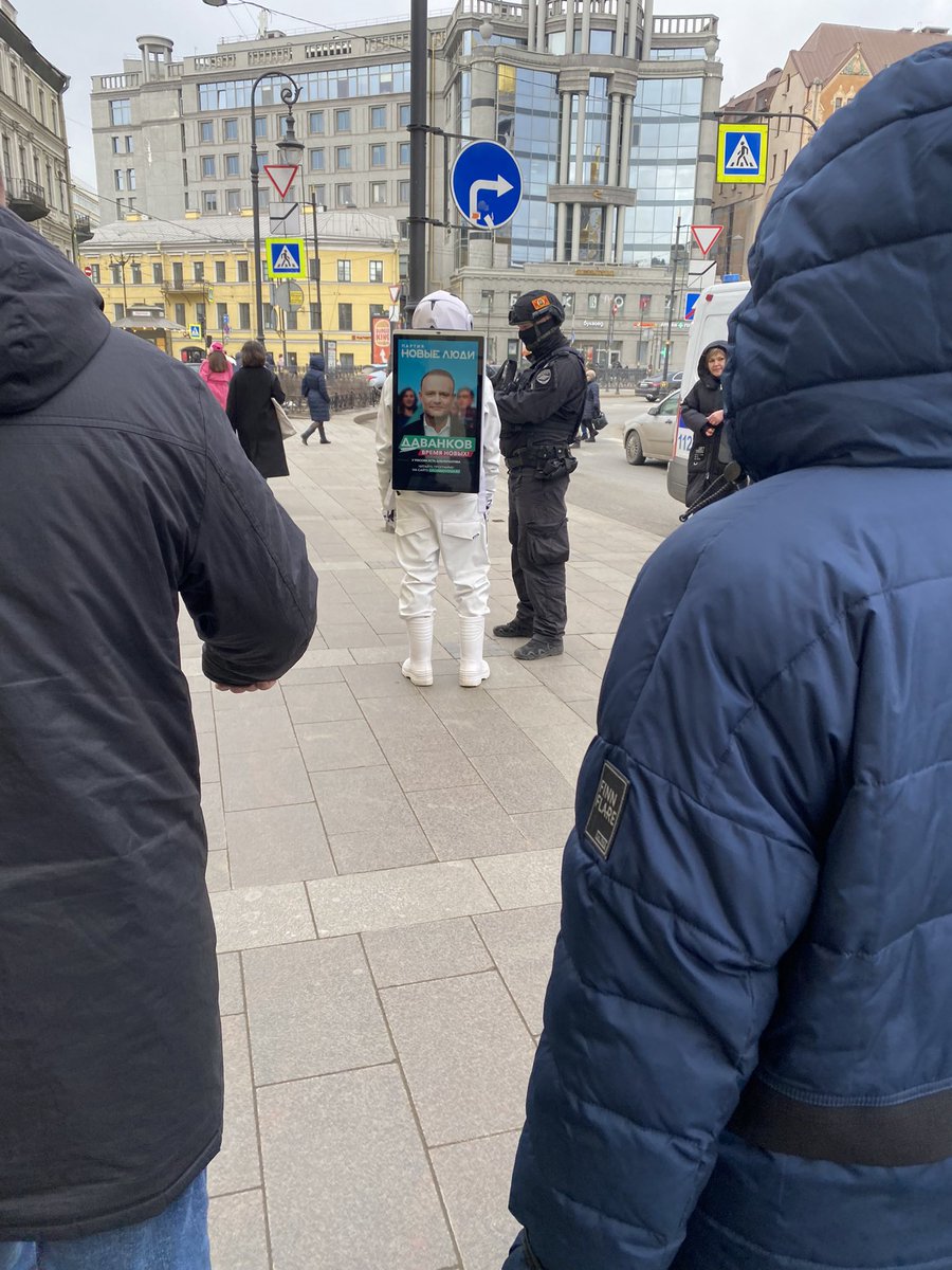 danil_solo's tweet photo. @valya_de У меня есть фотка с двумя космонавтами https://t.co/cU75E2yacG