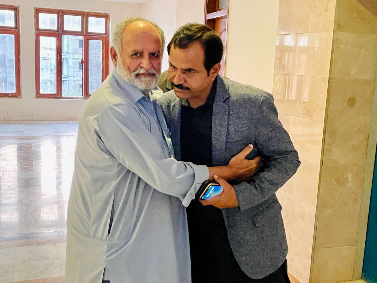 MPAPP229's tweet photo. اسلام آباد پارلیمنٹ لاجز ایم این اے سردار محمد اظہر خان لغاری سے خوش گوار ملاقات کی ۔ 
اس موقع  پر ایم این اے میر خان محمد  خان جمالی اور ایم پی اے چوہدری محمود احمد بھی ہمراہ ہیں ۔ https://t.co/bQ0jDi7ulf