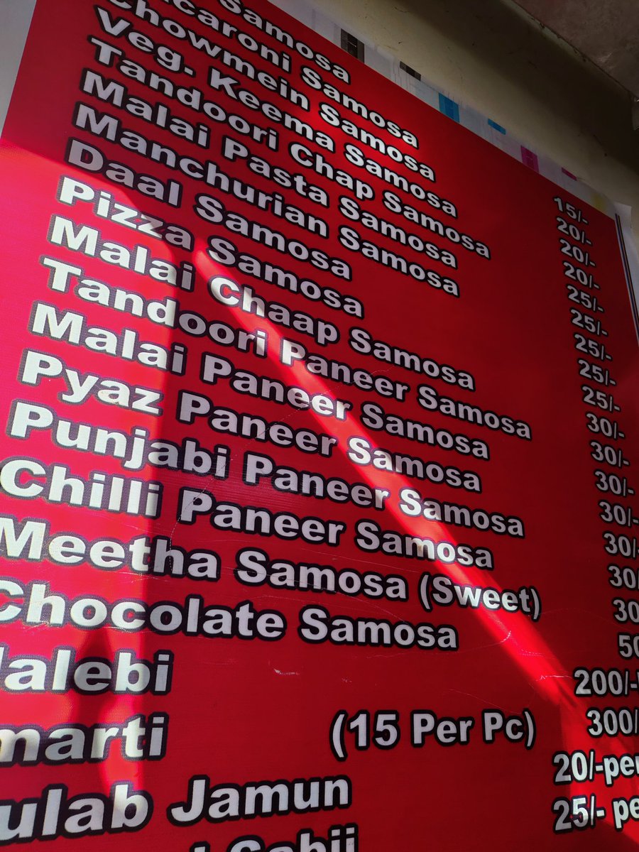 introvertkidddd's tweet image. Which one samosa do you like 👀?