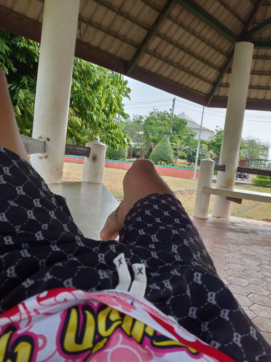 นั่งนอนเหงาๆตากลมอยู่เขาเปาะช้อย😁😁