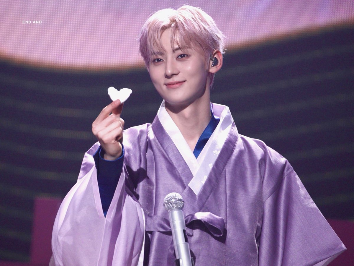 240310
🌸💜

#황민현
#HWANGMINHYUN