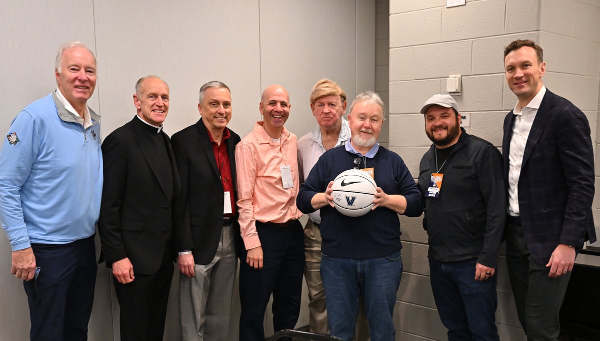 Gathered a few media colleagues and staff prior to the game Saturday to say thanks to @TerryToohey for 25 years of coverage of @NovaAthletics @NovaMBB @novawbb @NovaFootball for @delcotimes Great to have Terry with us again. @HoopsWeiss