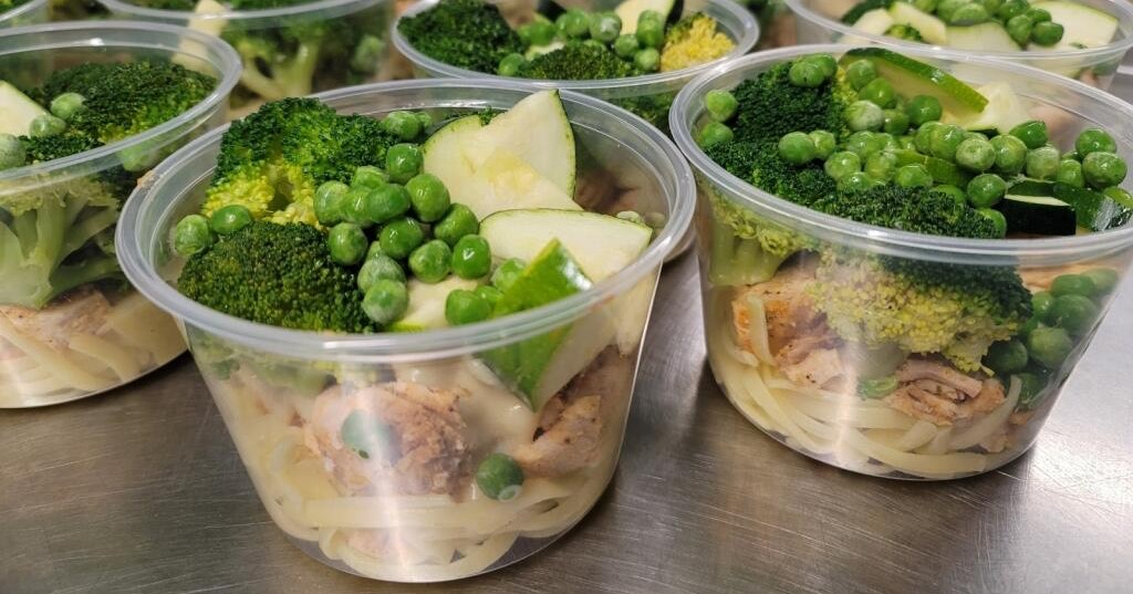 Wondering what you’re going to do for #healthymeals next week? When you’re on a Kathy’s Table meal plan, you get #glutenfree meals like our creamy, delicious Chicken Alfredo delivered to your door every Monday!

Sign up for a meal plan: kathystable.com/meal-plans