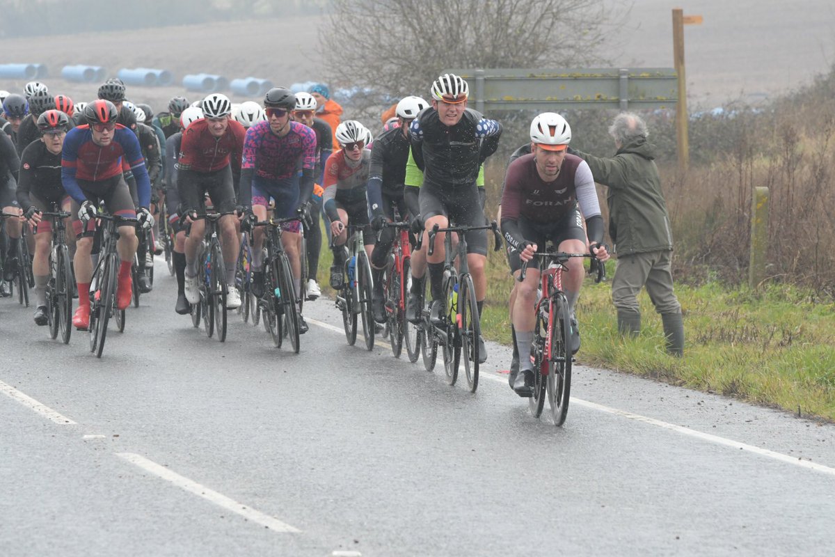 6 to go and the breakaway is still clear in the Jock Wadley