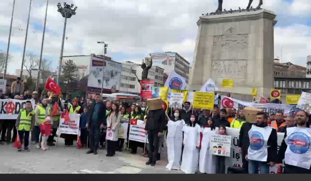 "Devlet Taşeron çalıştırmaz 
Kadro hakkımız söke söke alırız "
sloganıyla devam ederek
👇👇
İşçiUlustaHükümetNerde çağrısında bulundular....