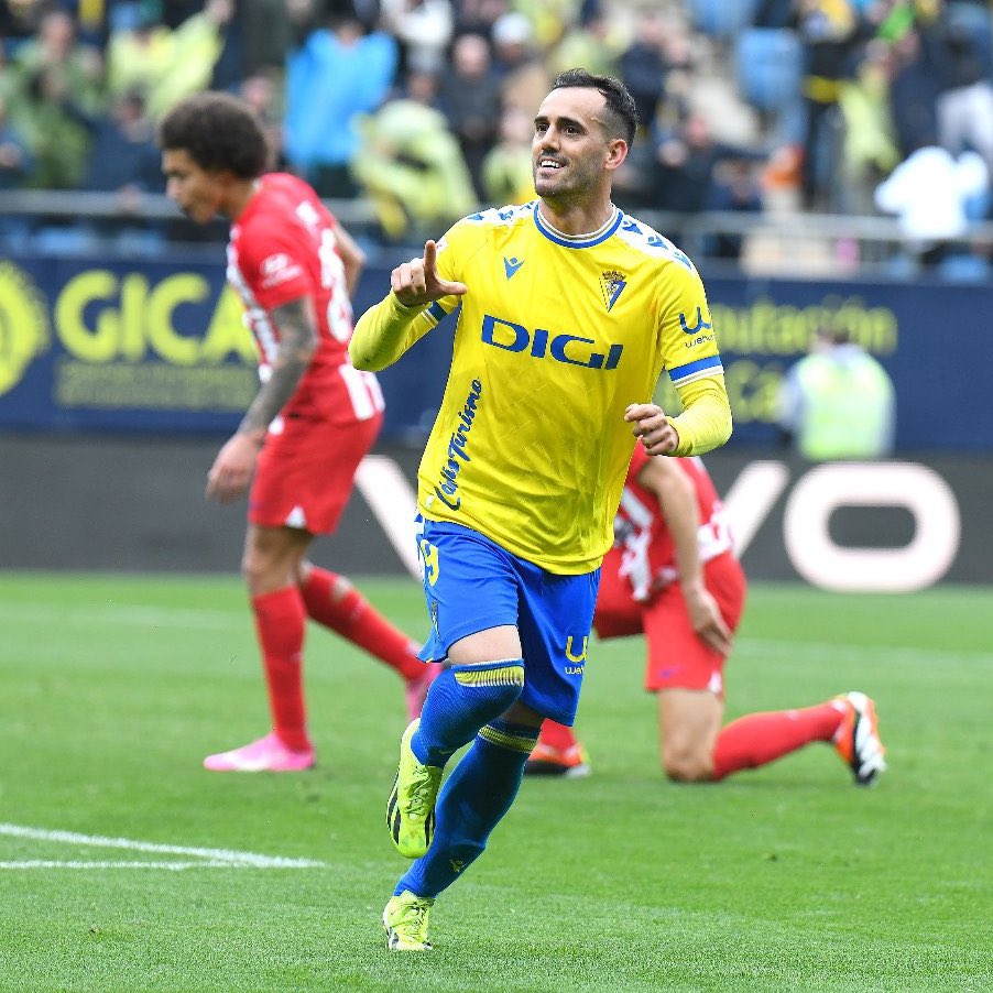 Si se diese la salvación, haría todo lo posible por fichar en propiedad a este tio. 

Por supuesto, lo primero es intentar conseguir la permanencia y luego, querer y competir con los equipos que puedan quererlo. 

Cómo me gustaría disfrutar de él en primera y desde el inicio.